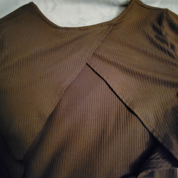 ✨️3 for $15✨️ Eclipse open back short sleeve crop top -Size Small - Picture 7 of 10